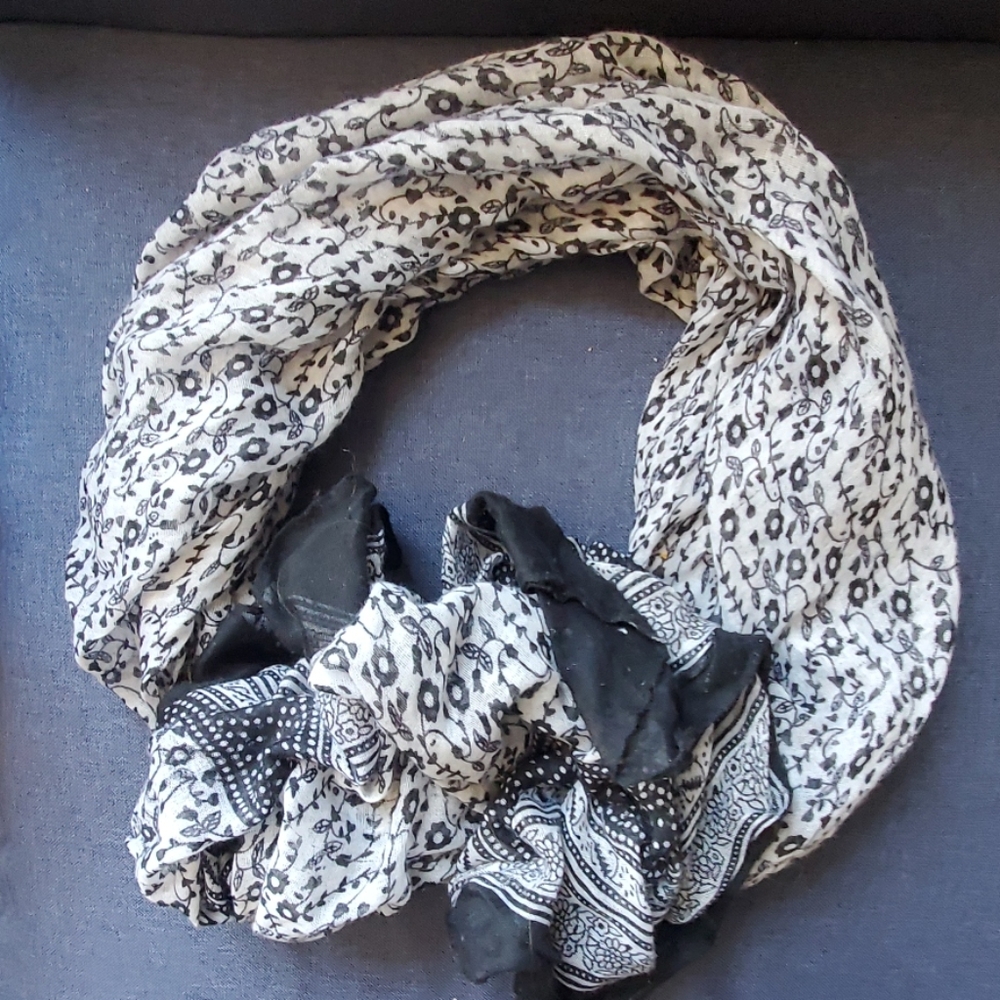 Monochromatic Scarf